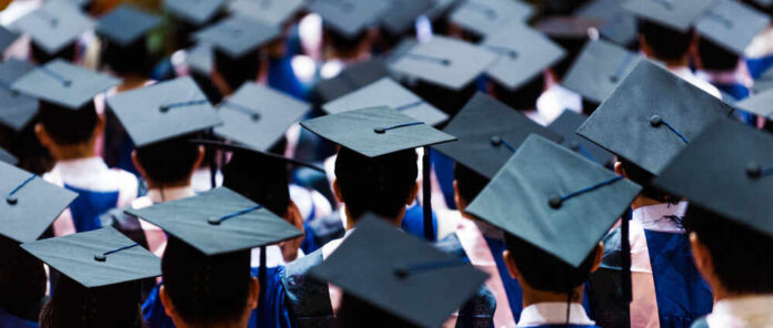 Large,Group,Of,Graduation,Caps,During,Commencement.