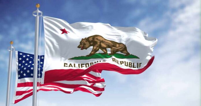 The,California,State,Flag,Flying,Along,With,The,National,Flag