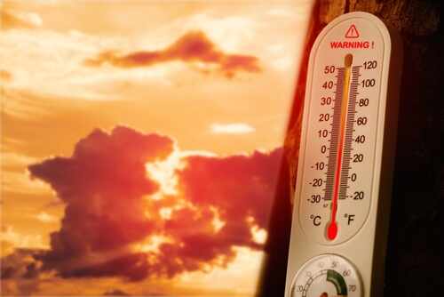 Extreme,Temperature,Warning,Outdoor,Environment,Weather,Alert,Urban,Setting,Close-up Thermometer displaying high temperature against a sunset background