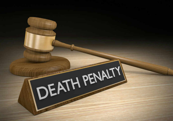shutterstock_334148753 Gavel beside death penalty sign on desk