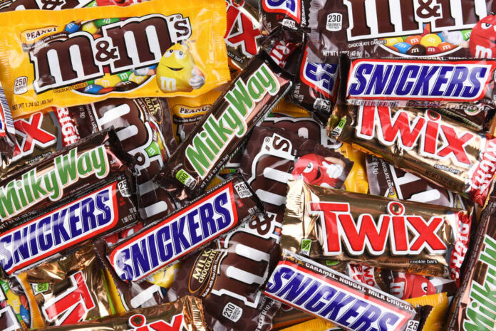 Irvine,,California,-,October,12,,2018:,An,Assortment,Of,Full Assorted chocolate candy bars and M&M's in colorful wrappers